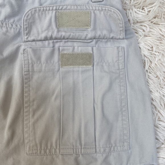 🎉HP🎉 Eddie Bauer Cargo Shorts 💗 Light Khaki - Picture 11 of 15